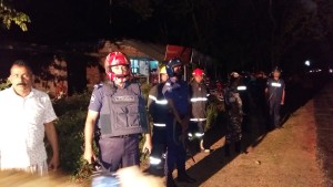 জঙ্গি আস্তানা সন্দেহে একটি বাড়ী ঘিরে রেখেছে পুলিশ ও কাউন্টার টেরিরিজম ইউনিট