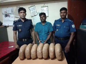 মহেশপুরে ১৪ কেজি গাজা সহ মাদক ব্যবসায়ী আটক