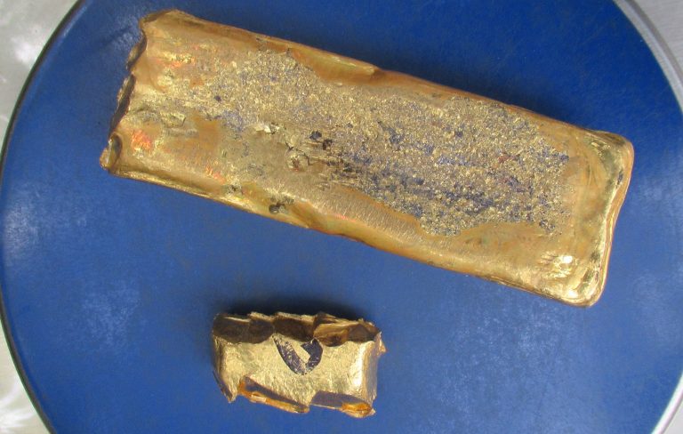 ঝিনাইদহে ৪০ ভরি স্বর্ণসহ একজন আটক প্রাইভেট কার জব্দ